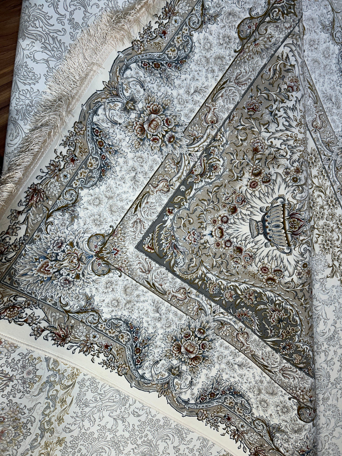 Niloufar Iranian Carpet & Rug 8x11