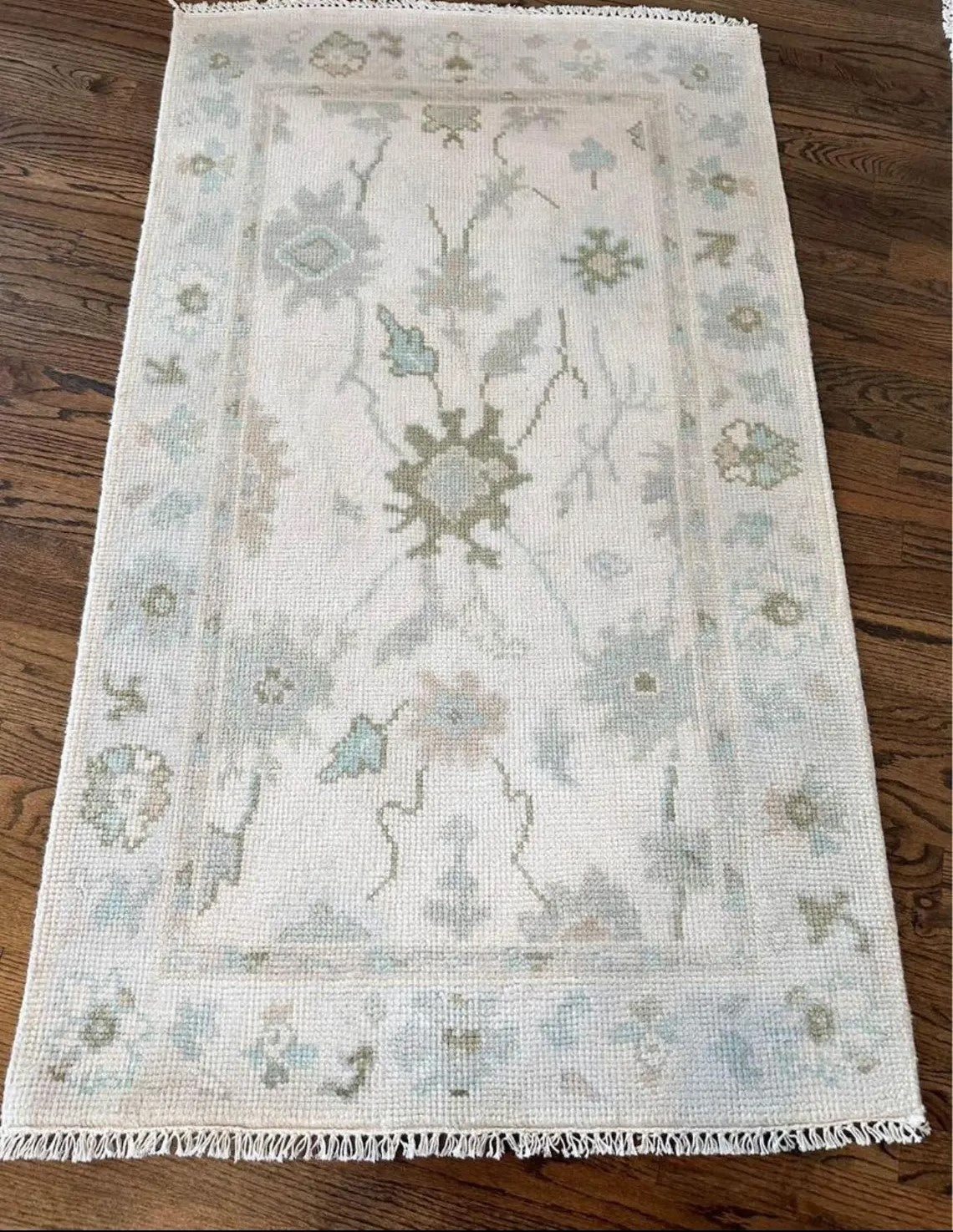 Evanesce Hand Knotted Carpet & Rugs