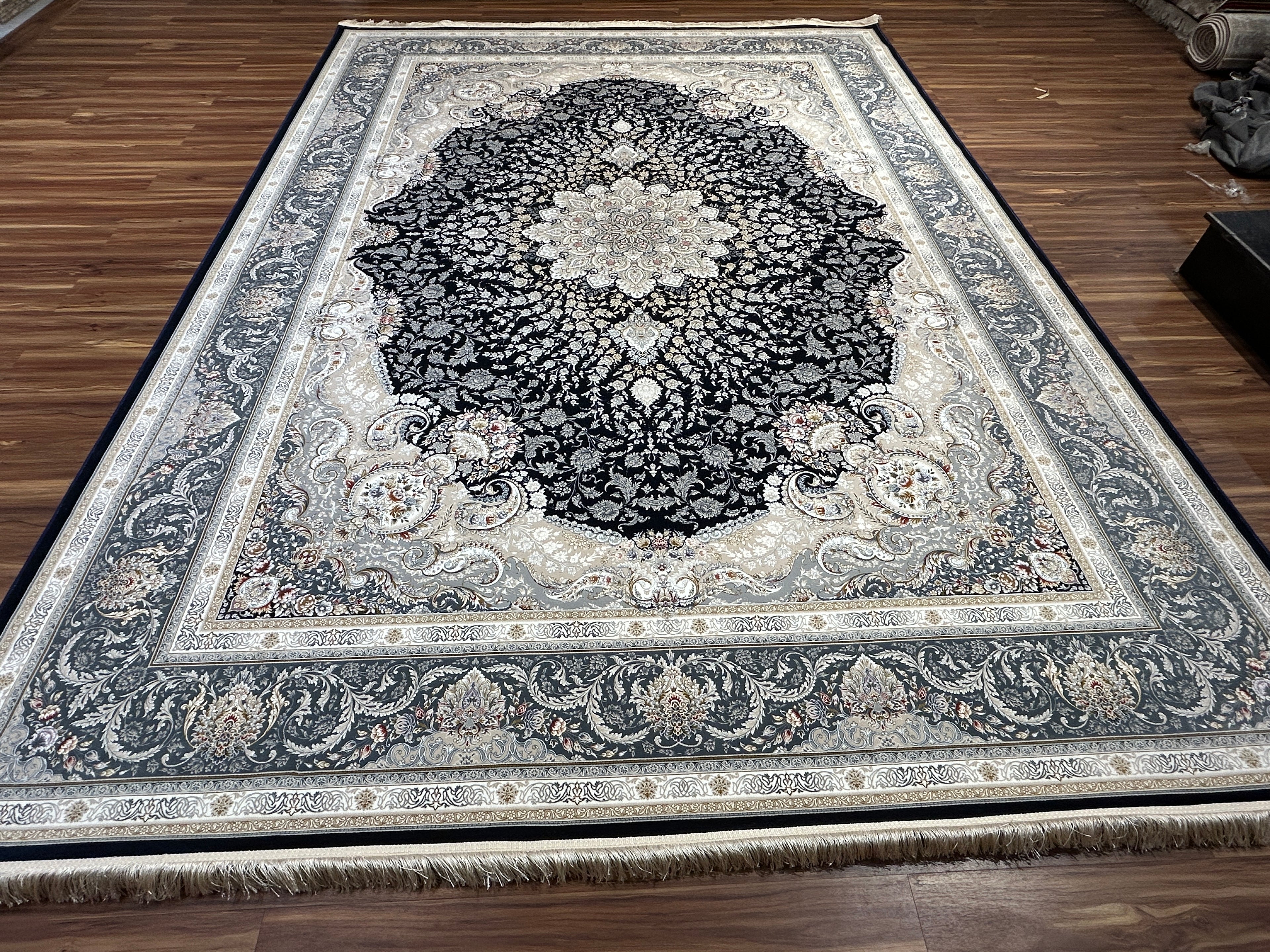Navira Iranian Carpet & Rug 8x11