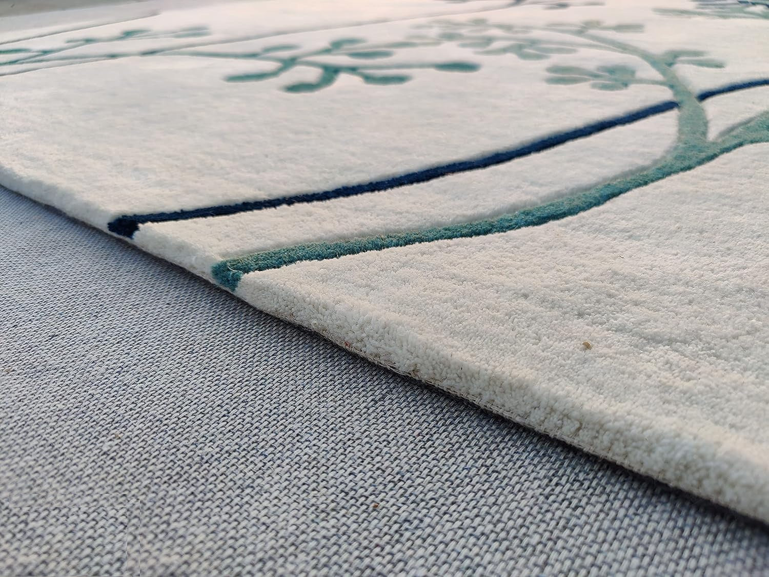 Pearlora Floral Hand Tufted Carpet & Rug