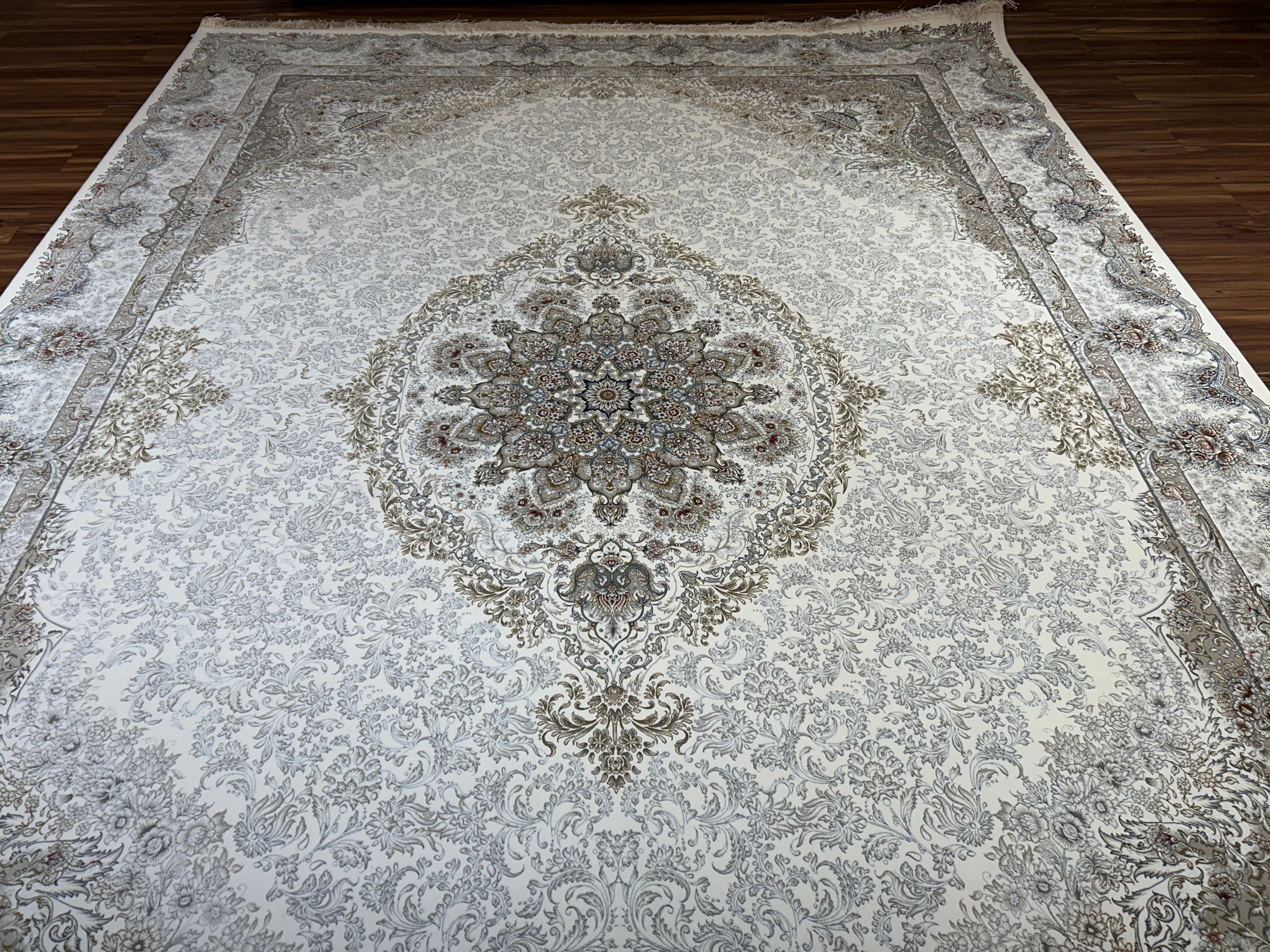 Niloufar Iranian Carpet & Rug 8x11