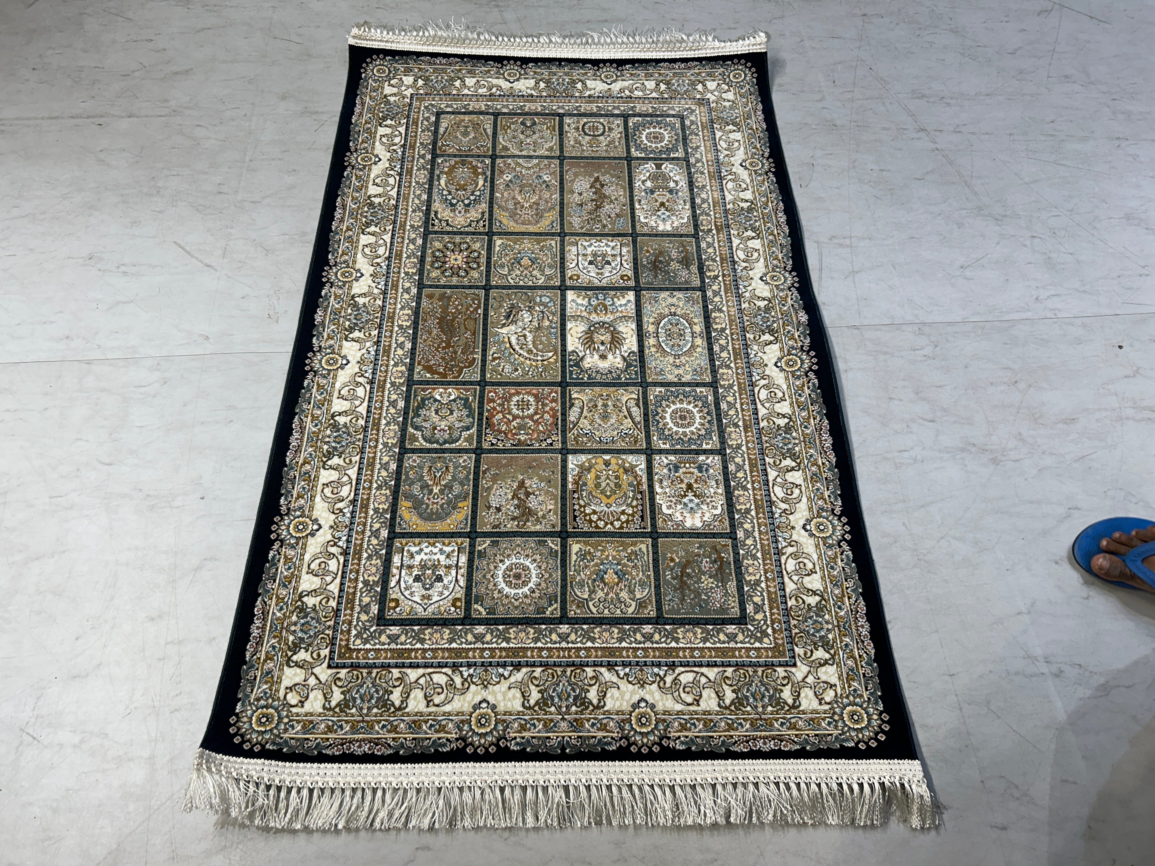 Hormeh Iranian Carpet & Rug 3x5