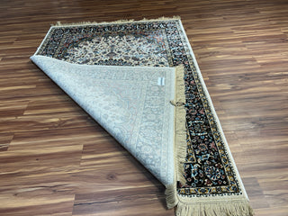 Yahya Persian Carpet & Rug 5x7