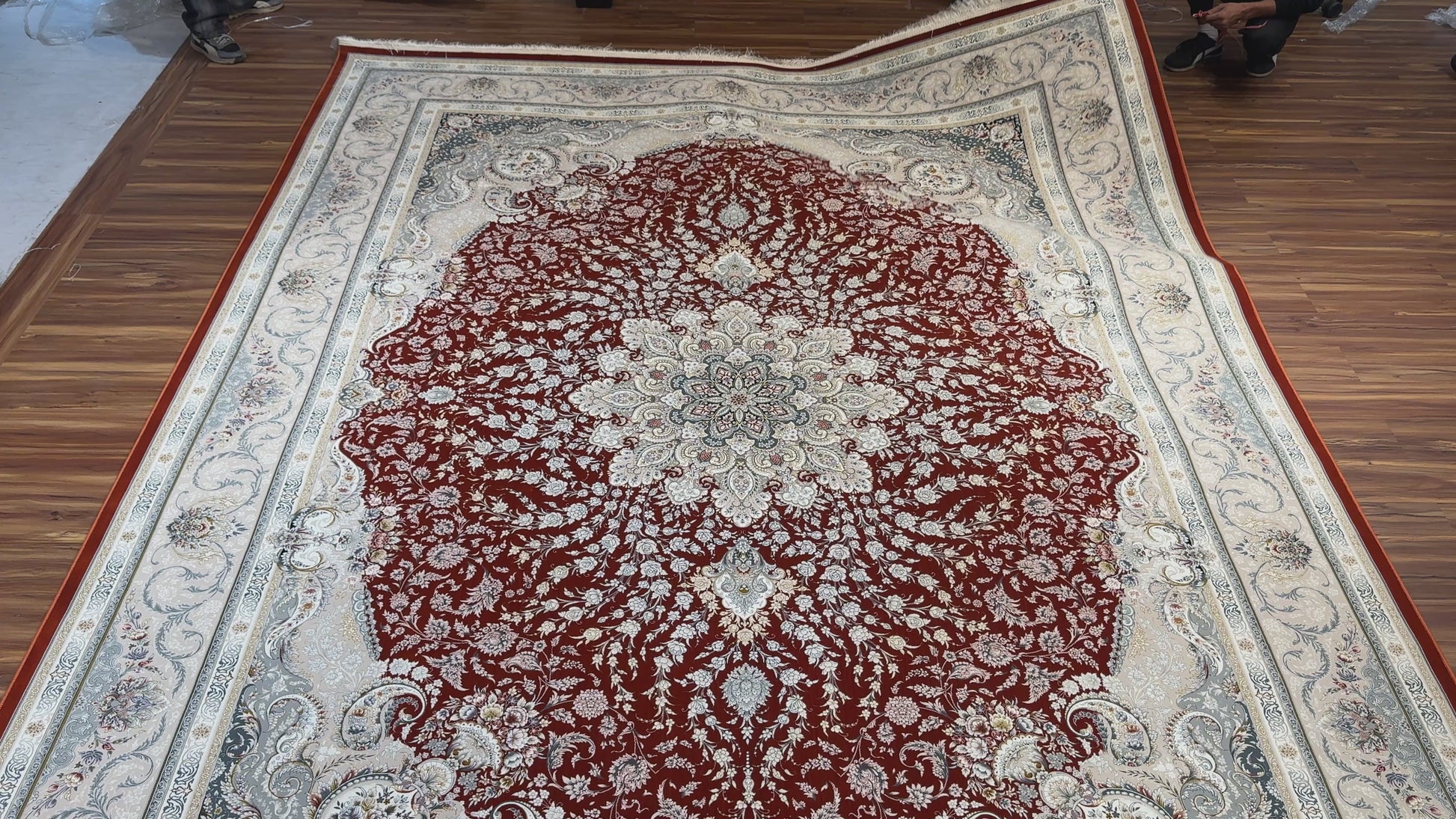 Fhreh Iranian Carpet & Rug 10x13