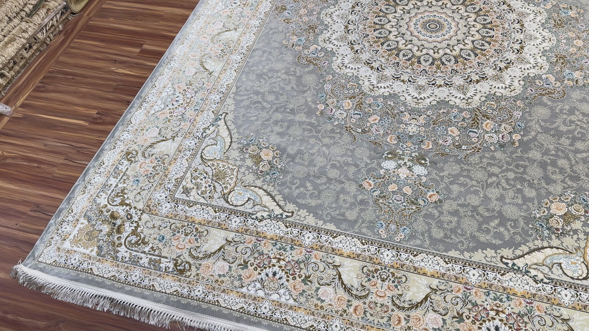 Esfand Iranian Carpet & Rug 10x13