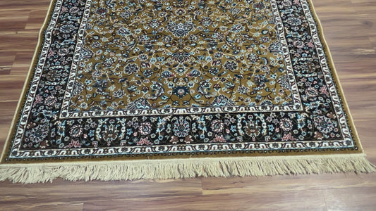 Ziya Persian Carpet & Rug 5x7